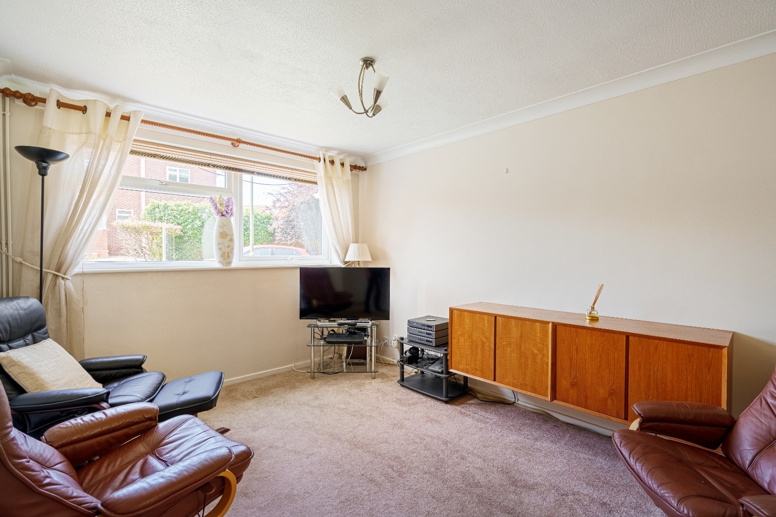 3 bed semi-detached house for sale in Arne Grove, Orpington  - Property Image 3