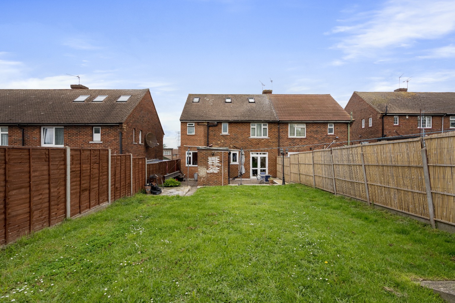 4 bed semi-detached house for sale in Henderson Drive, Dartford  - Property Image 3