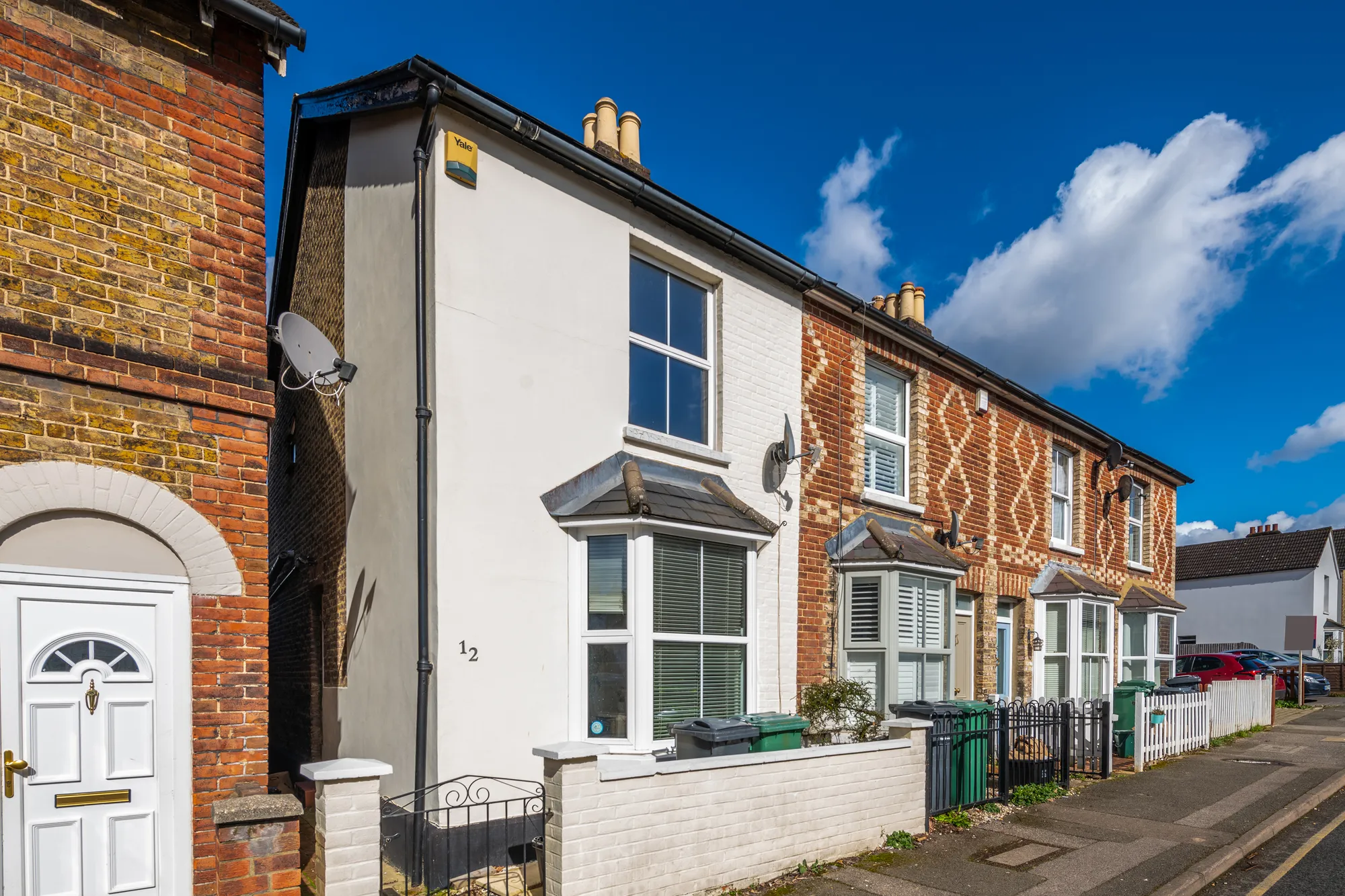 3 bed end of terrace house to rent in Doods Road, Reigate, RH2