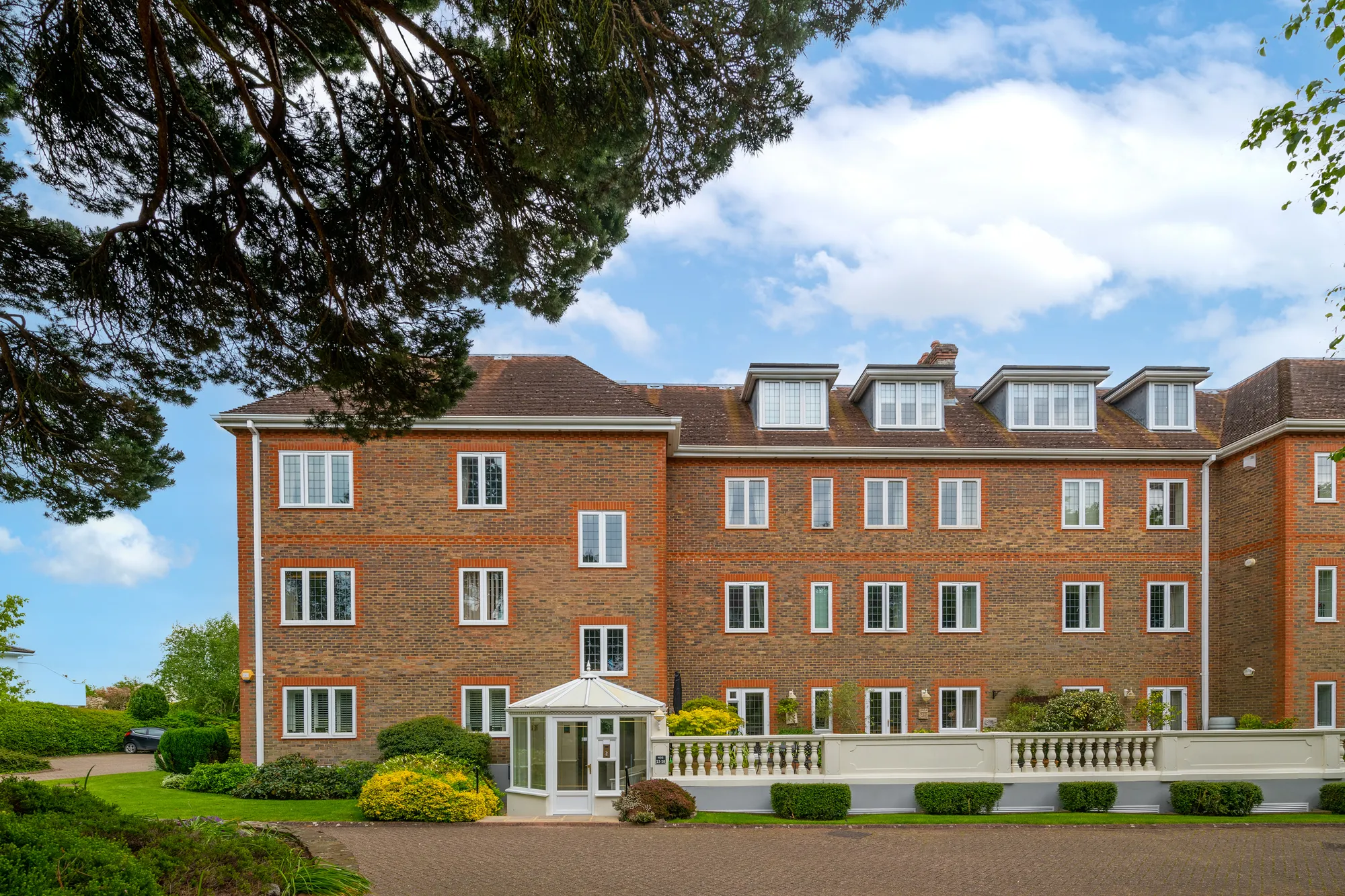 2 bed apartment for sale in Batts Hill, Reigate  - Property Image 17