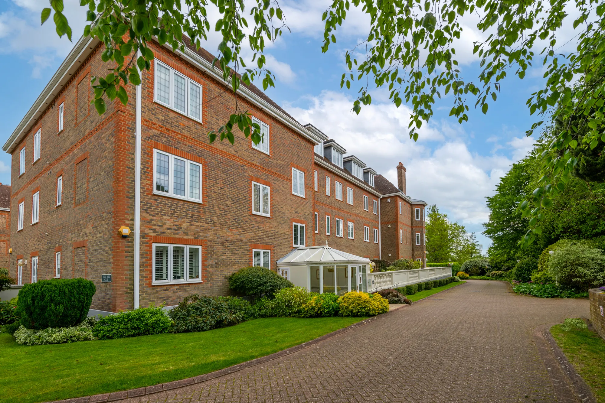 2 bed apartment for sale in Batts Hill, Reigate  - Property Image 16