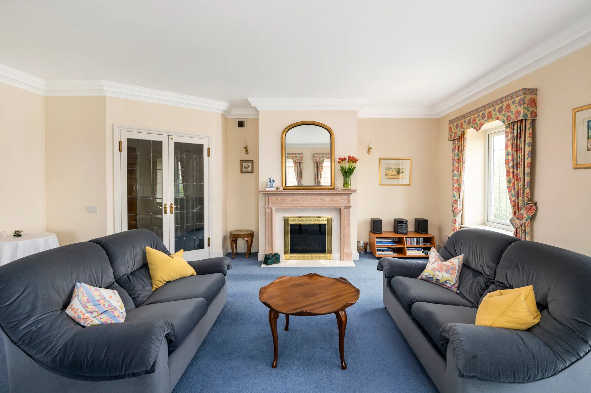 2 bed apartment for sale in Batts Hill, Reigate  - Property Image 4