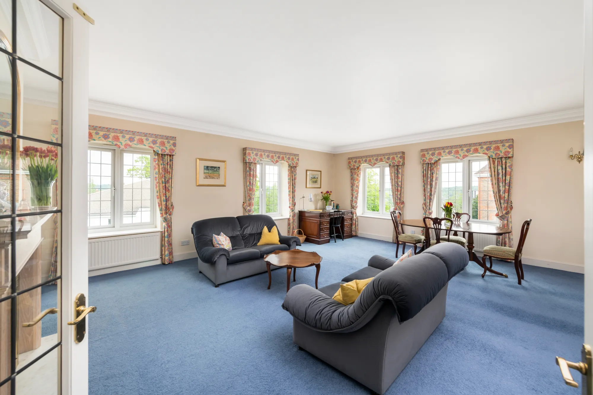 2 bed apartment for sale in Batts Hill, Reigate  - Property Image 3