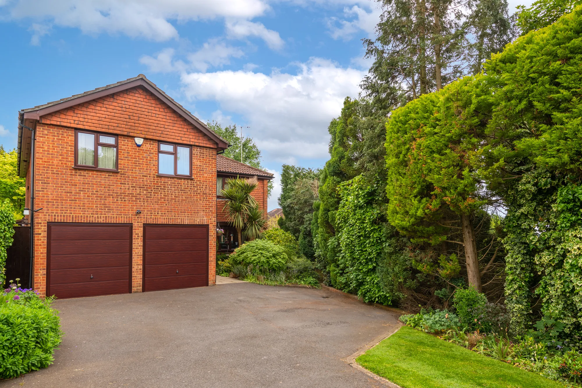 4 bed detached house to rent in Priory Drive, Reigate  - Property Image 1