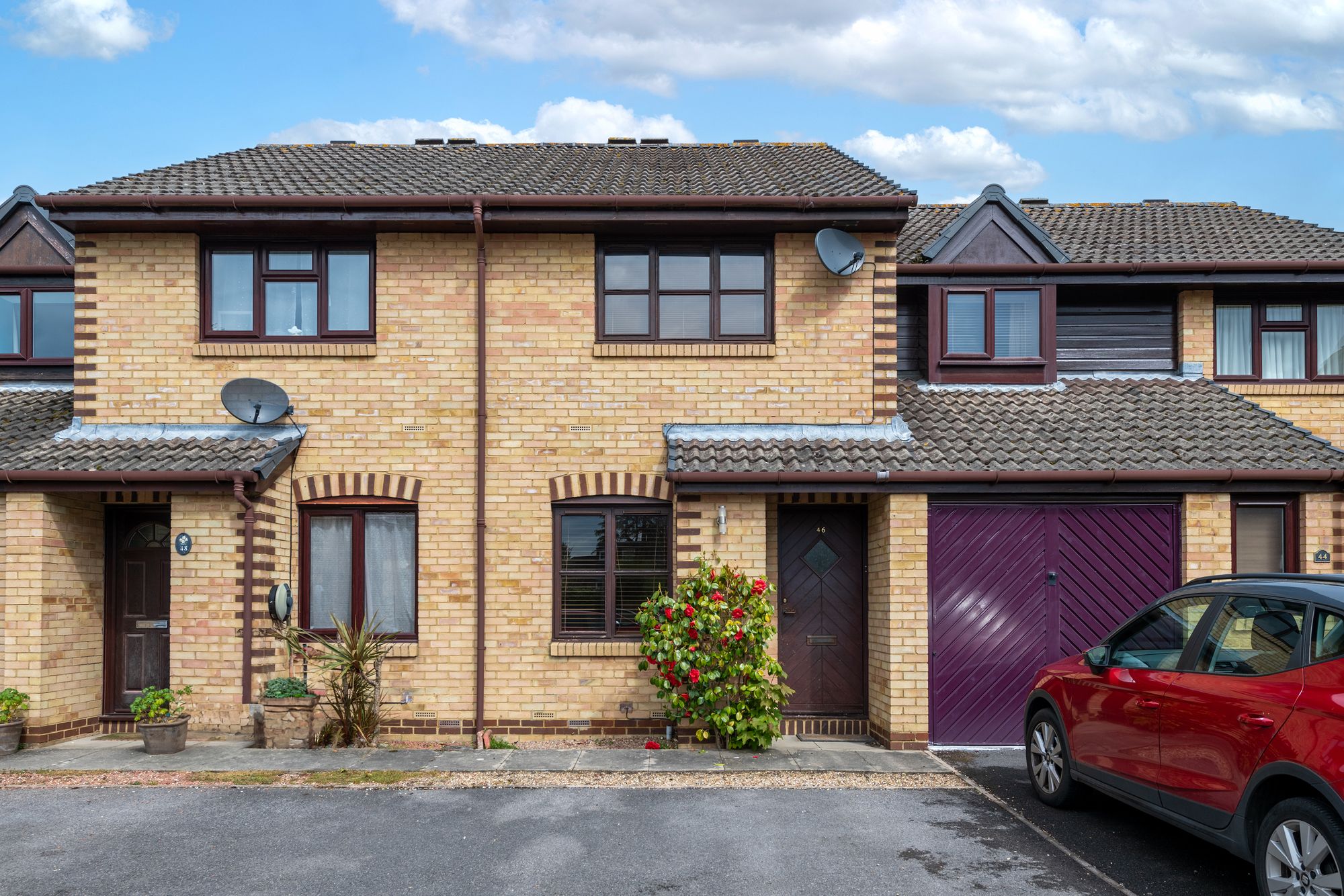 2 bed terraced house to rent in Churchfield Road, Reigate - Property Image 1