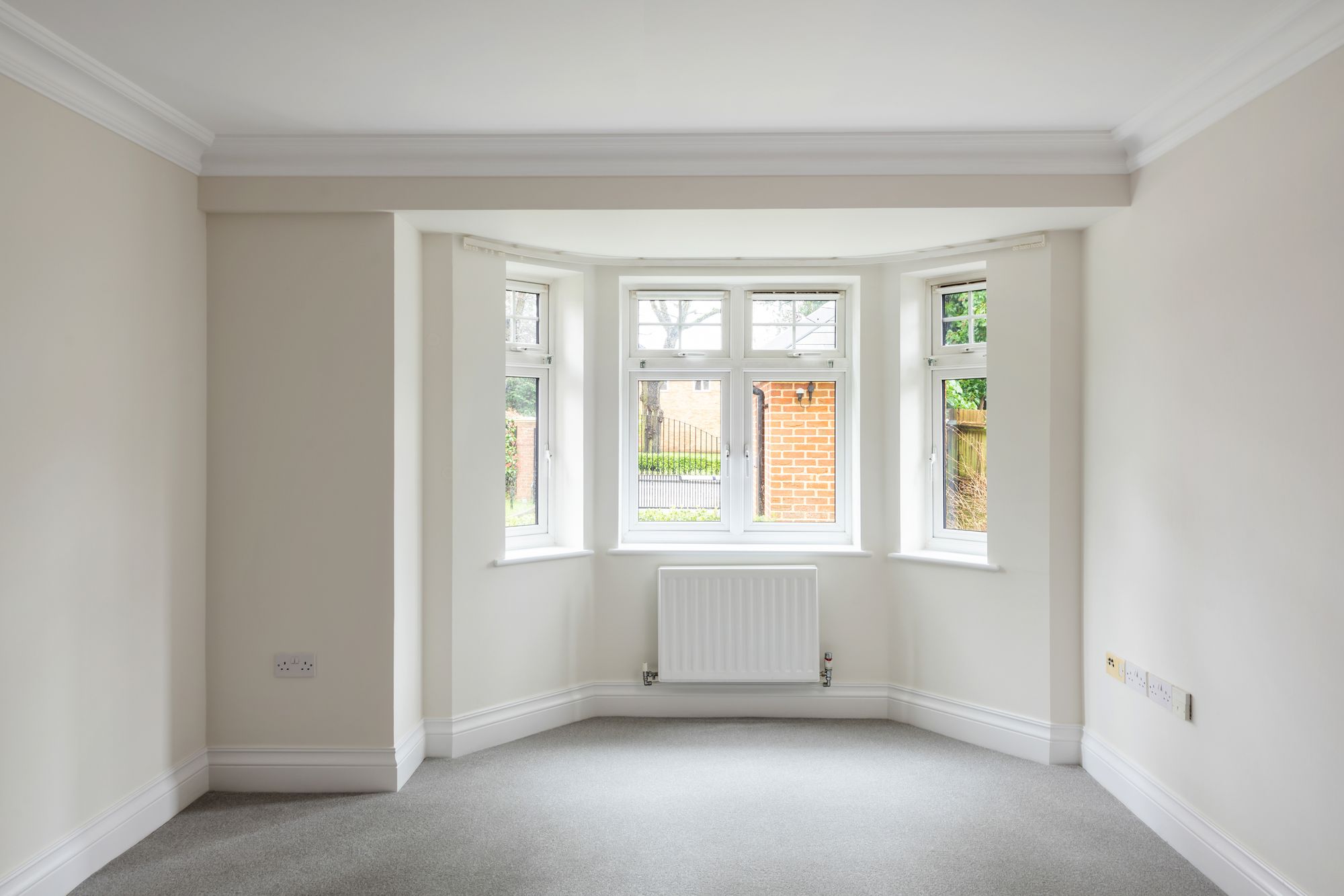 2 bed flat for sale in Reigate Hill, Reigate  - Property Image 4