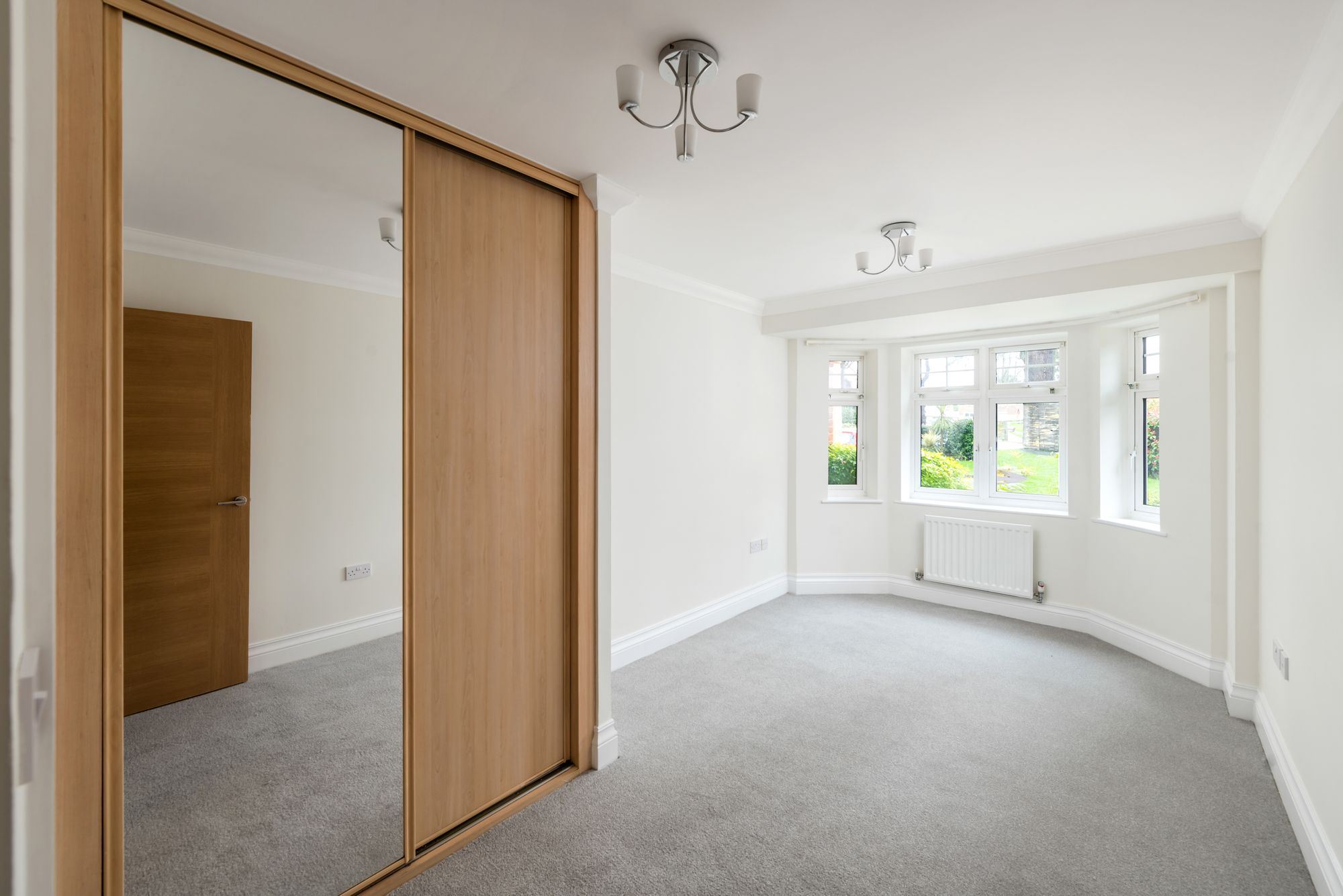 2 bed flat for sale in Reigate Hill, Reigate  - Property Image 10