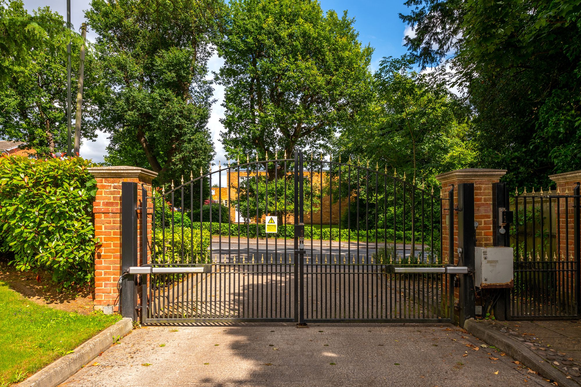 2 bed flat for sale in Reigate Hill, Reigate  - Property Image 11