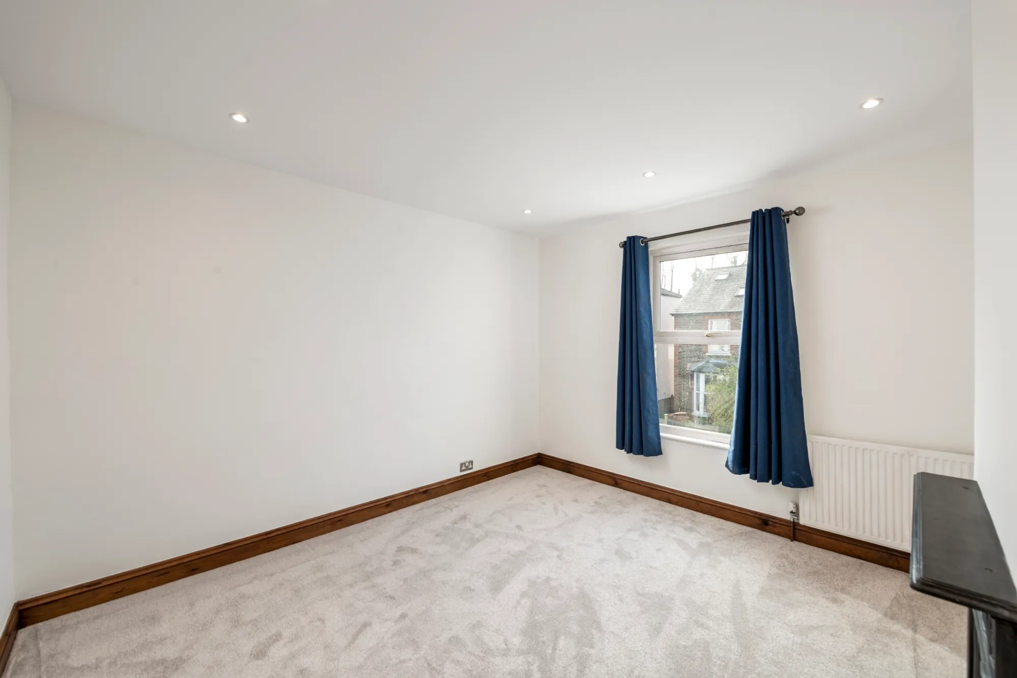 2 bed terraced house to rent in Doods Road, Reigate  - Property Image 7