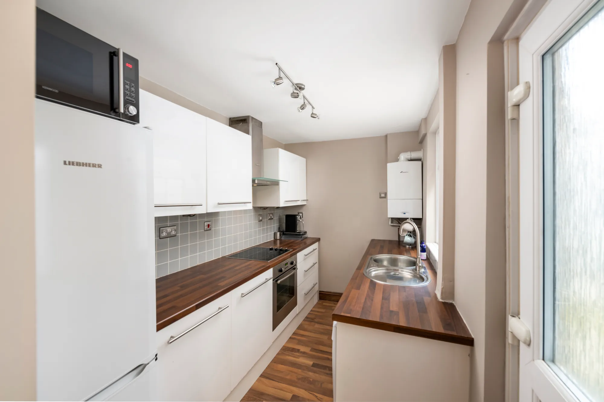 2 bed terraced house to rent in Doods Road, Reigate  - Property Image 3