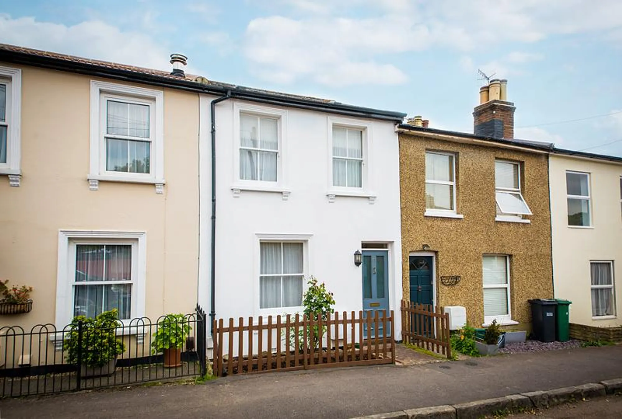 2 bed mid-terraced house to rent in Mark Street, Reigate  - Property Image 1