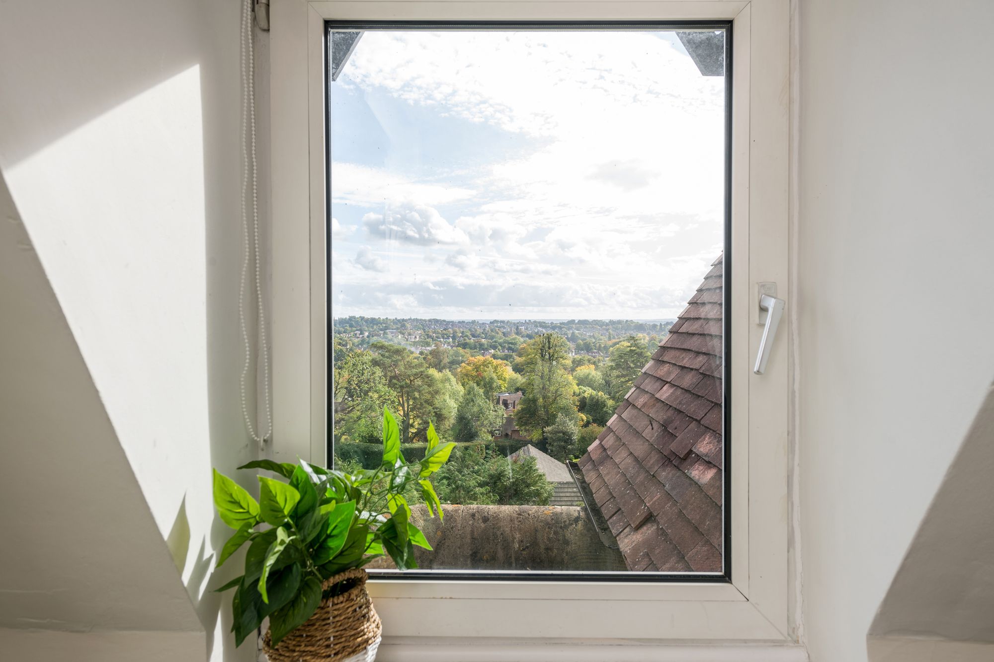 3 bed flat for sale in Raglan Road, Reigate  - Property Image 10