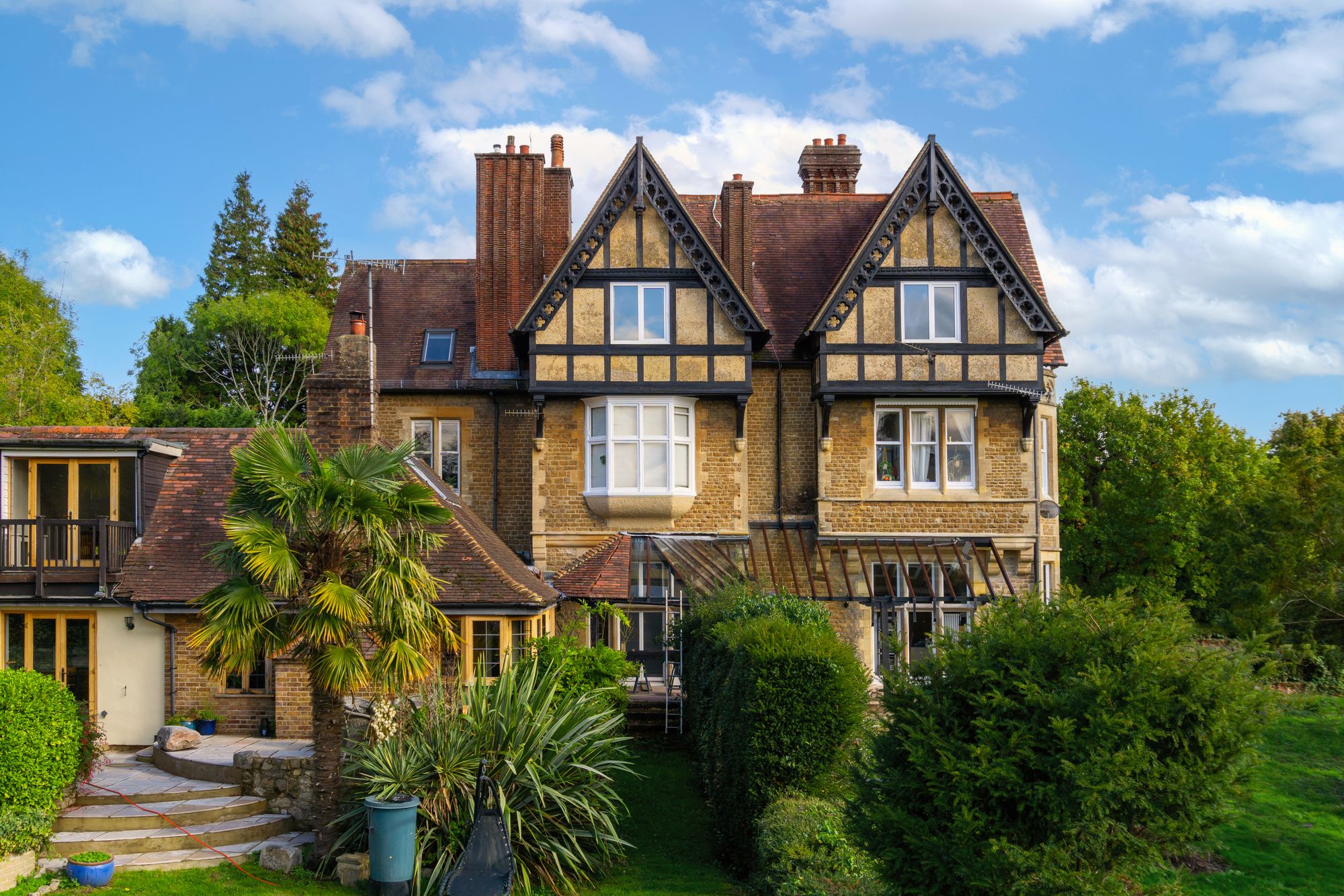 3 bed flat for sale in Raglan Road, Reigate, RH2