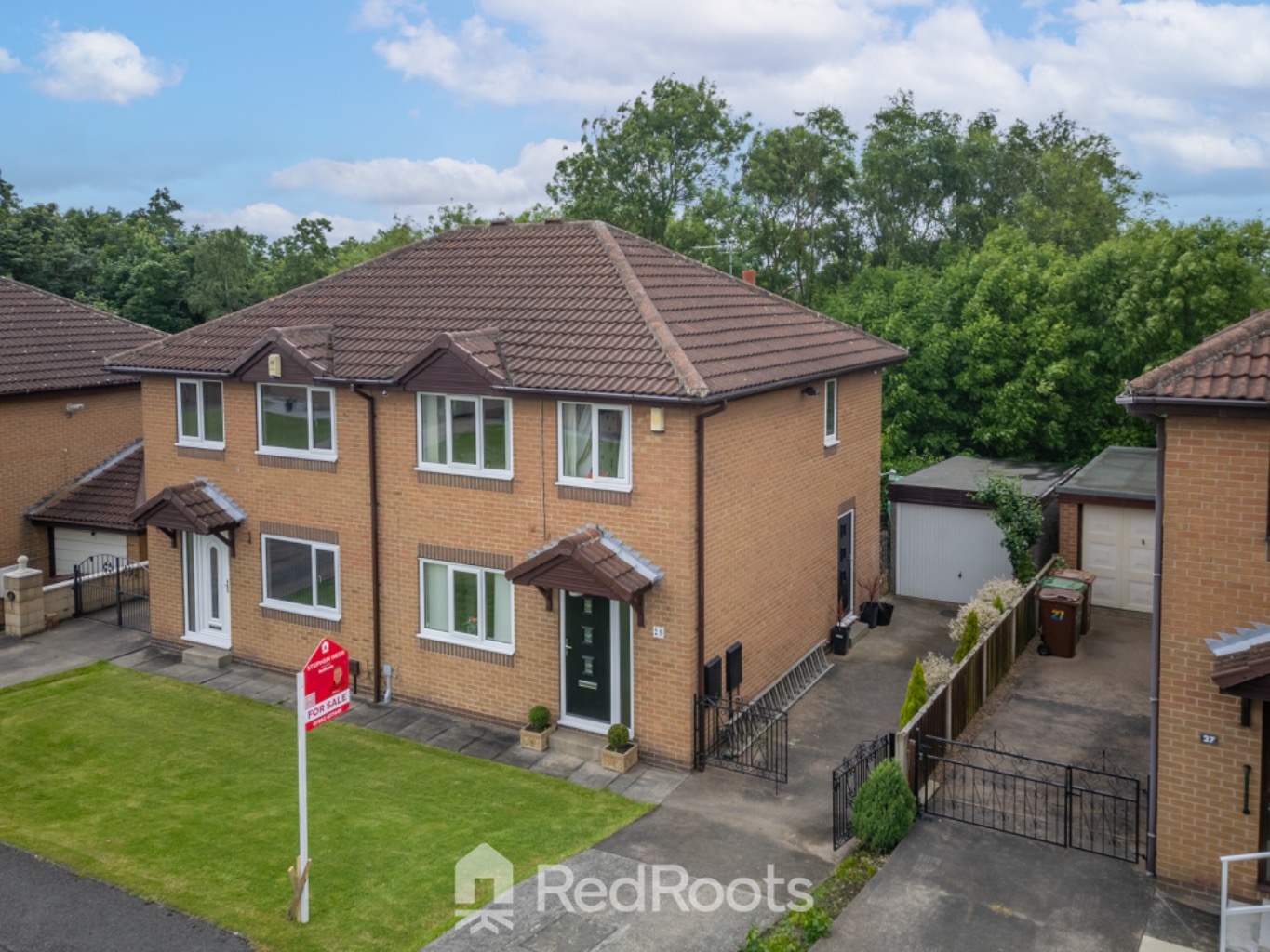 3 bed semi-detached house for sale in Meadow Croft, Pontefract  - Property Image 1