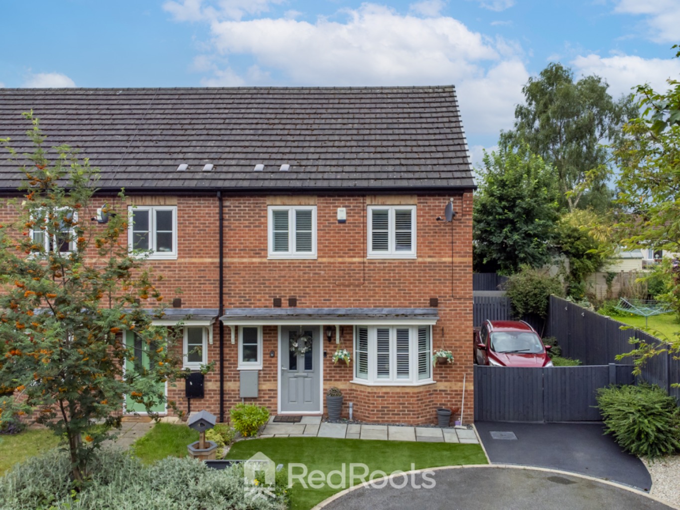 3 bed end of terrace house for sale in Chantry Gardens, Pontefract  - Property Image 1