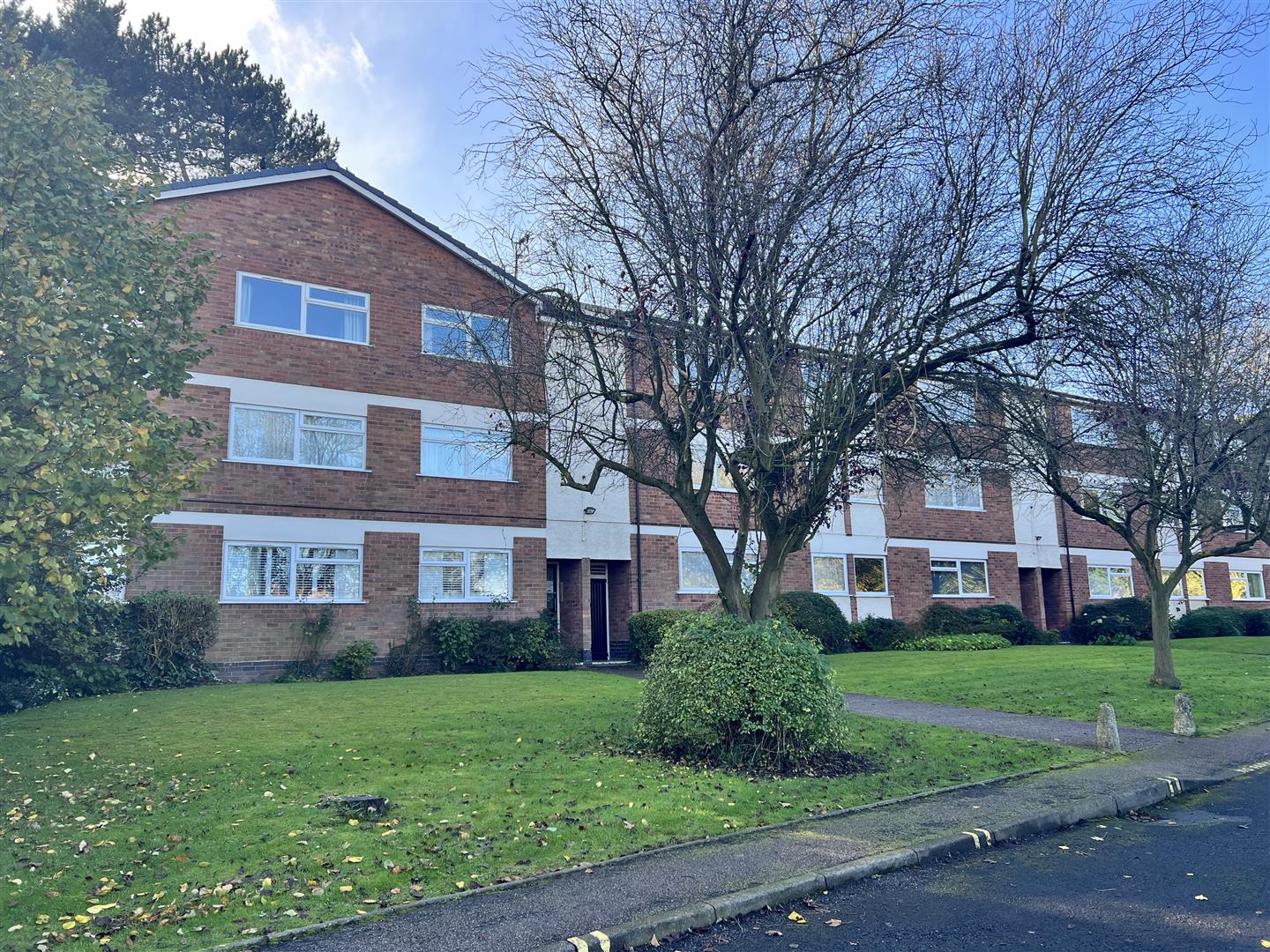 3 bed flat for sale in Bromford Road, Birmingham  - Property Image 1