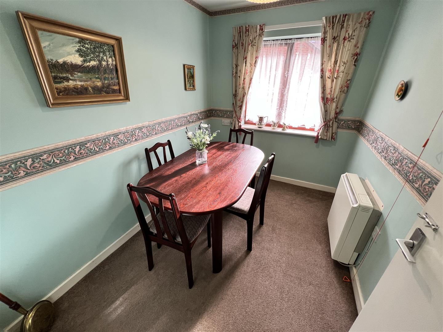 3 bed flat for sale in Crofton Gardens, Birmingham  - Property Image 3
