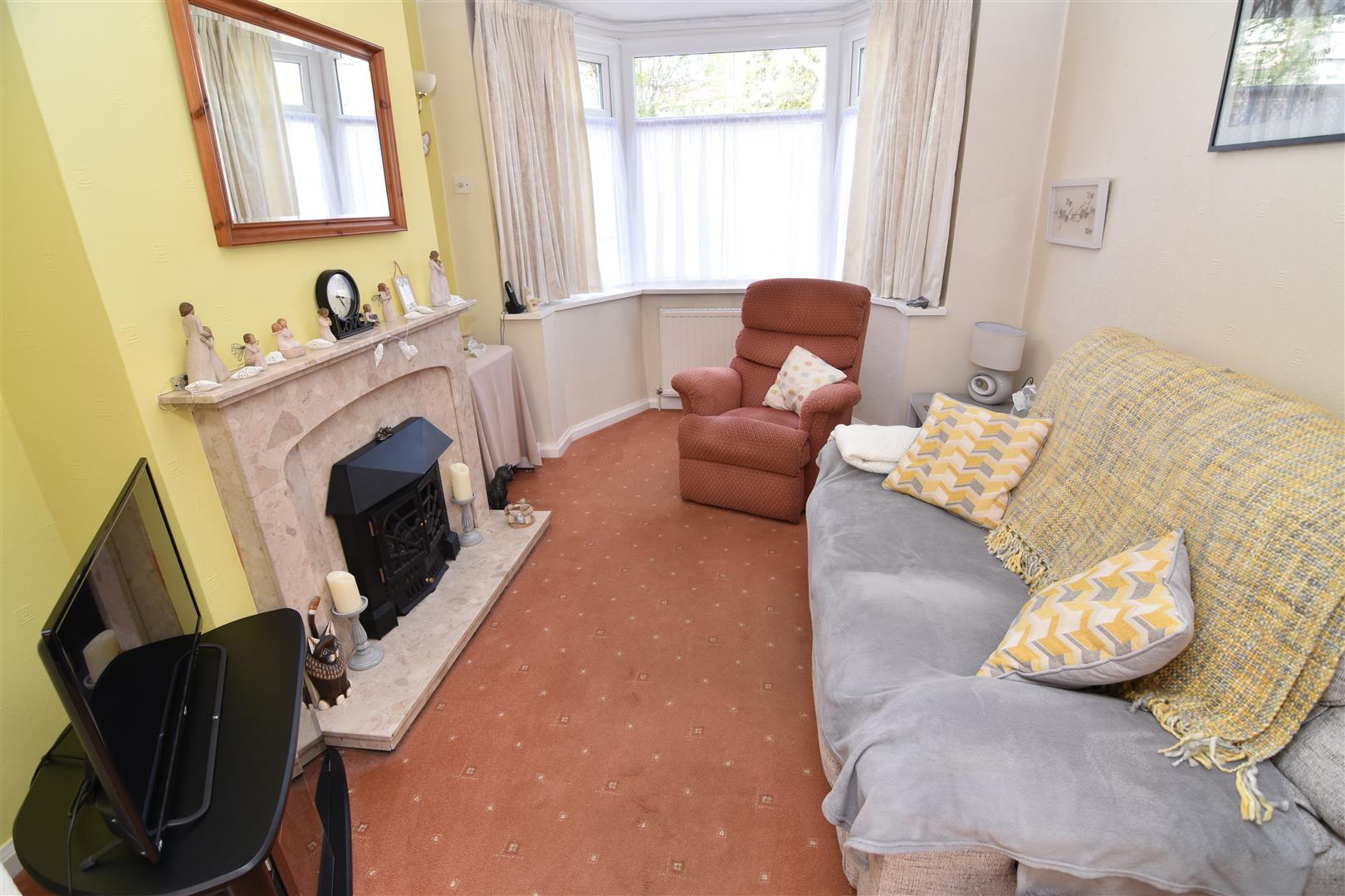 3 bed semi-detached house for sale in Ermington Crescent, Birmingham  - Property Image 2