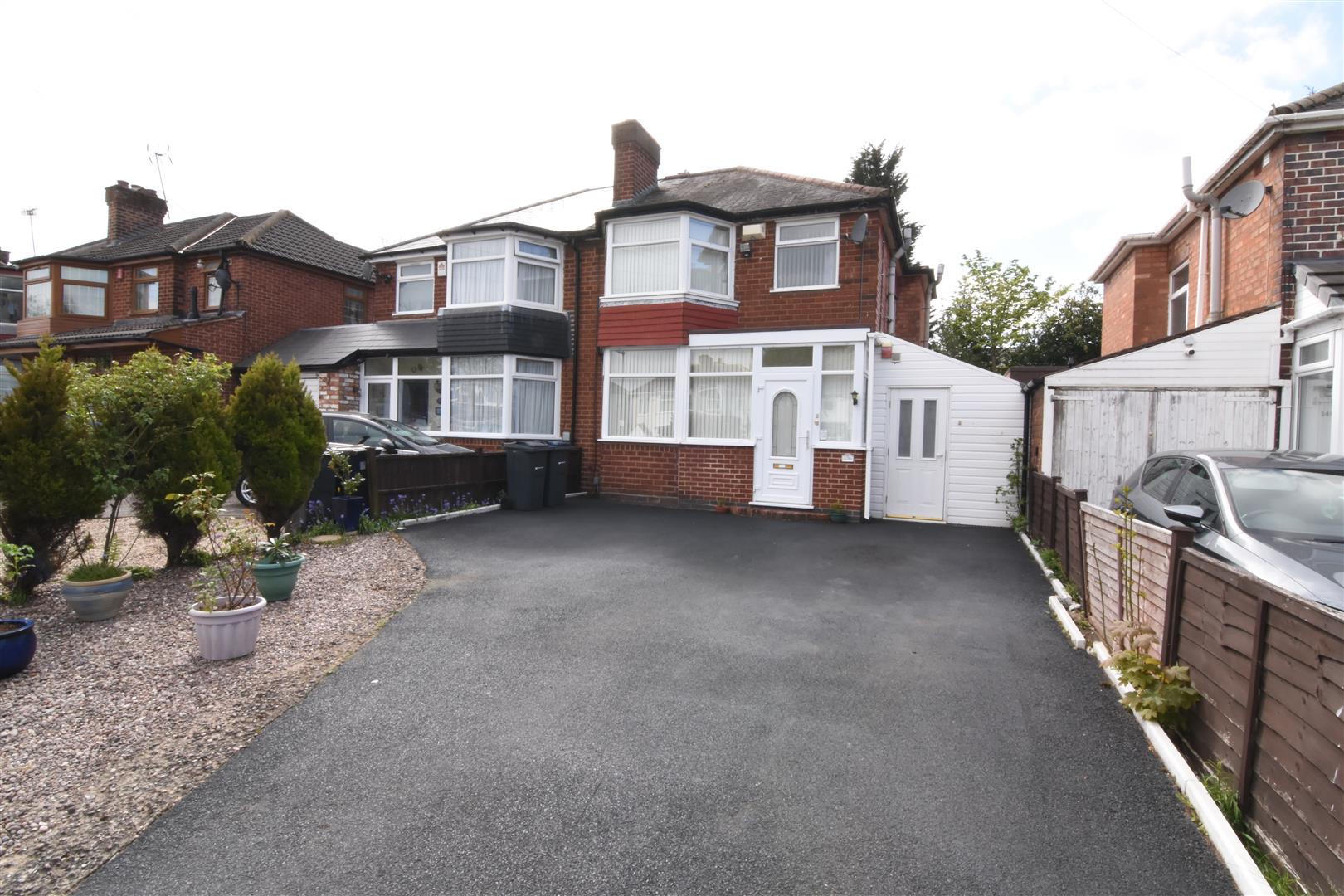 3 bed semi-detached house for sale in Ermington Crescent, Birmingham - Property Image 1