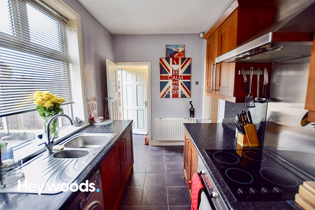 2 bed terraced house to rent in Hartshill, Stoke-on-Trent  - Property Image 4