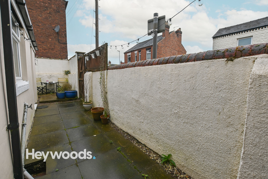2 bed end of terrace house for sale in Fenton, Stoke-on-Trent  - Property Image 16