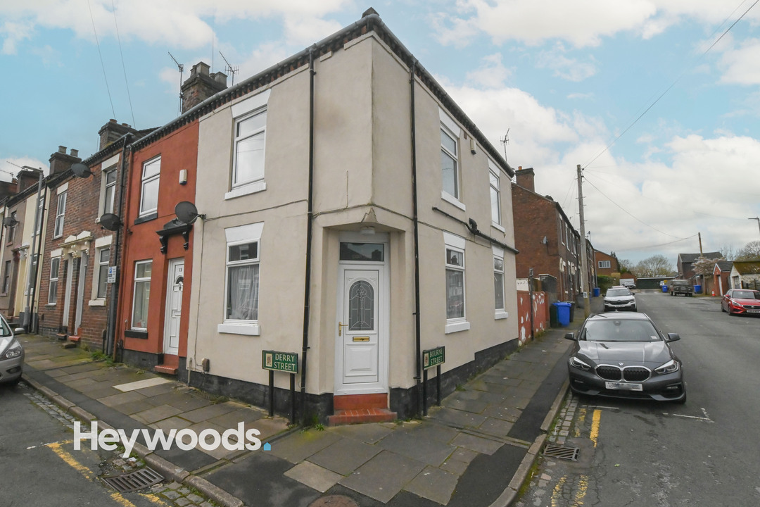 2 bed end of terrace house for sale in Fenton, Stoke-on-Trent - Property Image 1