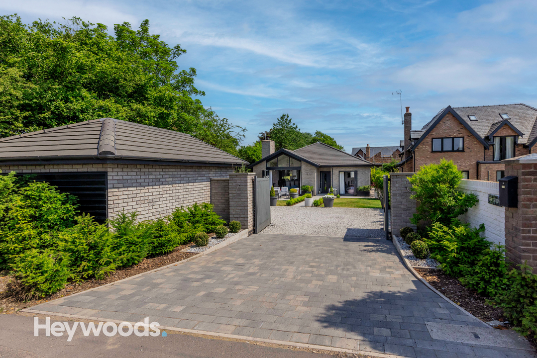 3 bed detached bungalow for sale in Greystone, Baldwins Gate, Newcastle