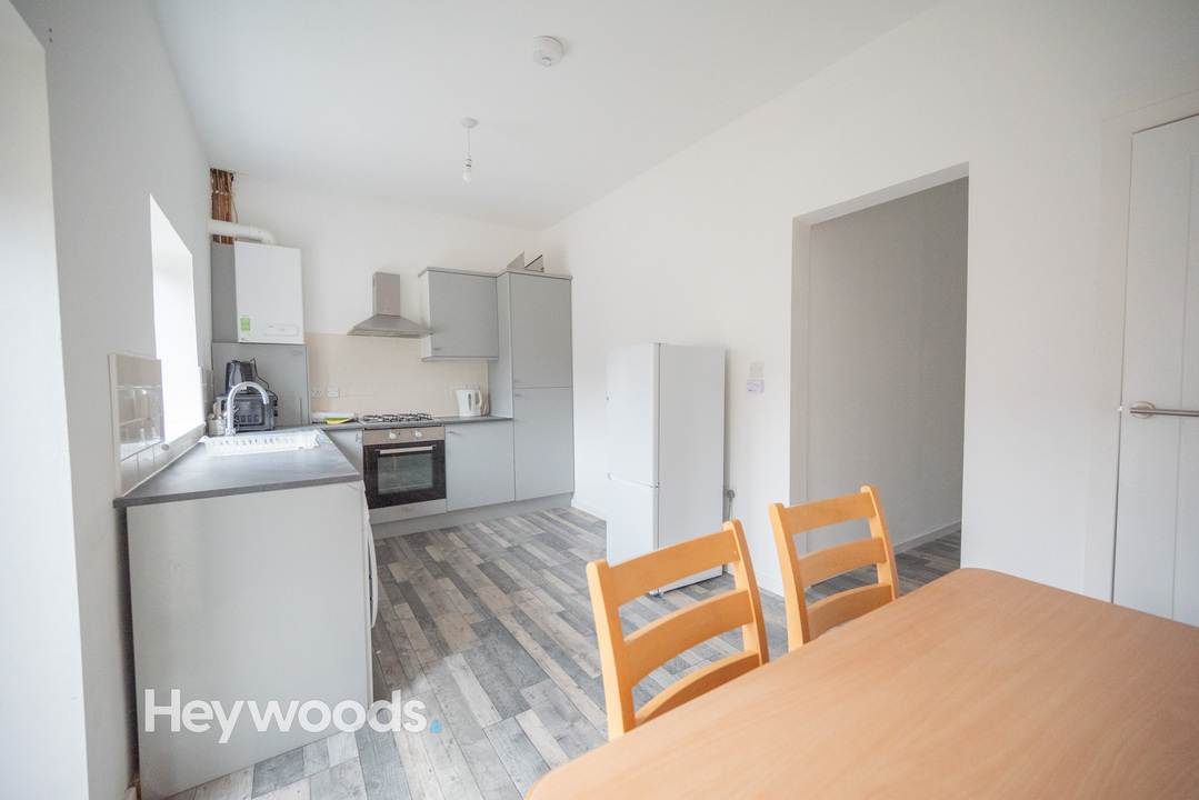 1 bed house of multiple occupation to rent in Beckton Avenue, Stoke-on-Trent  - Property Image 5