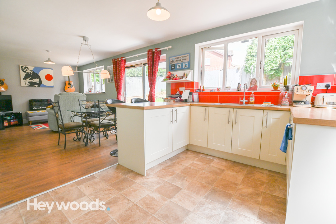 4 bed detached house for sale in Westcliffe Avenue, Newcastle-under-Lyme  - Property Image 5