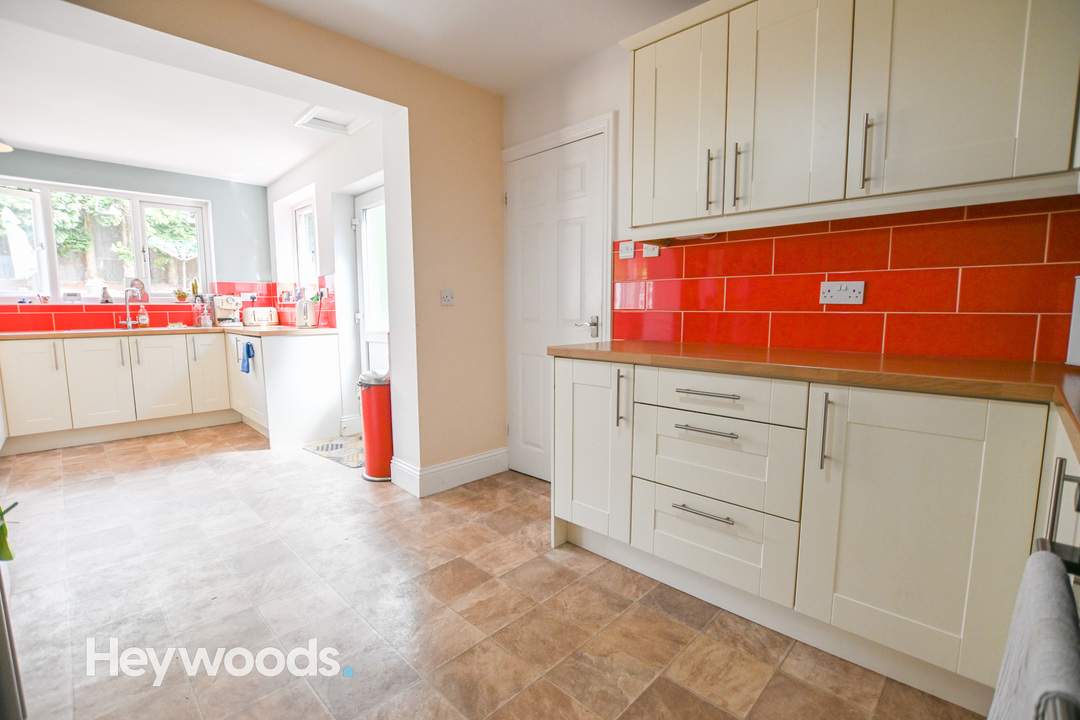 4 bed detached house for sale in Westcliffe Avenue, Newcastle-under-Lyme  - Property Image 8