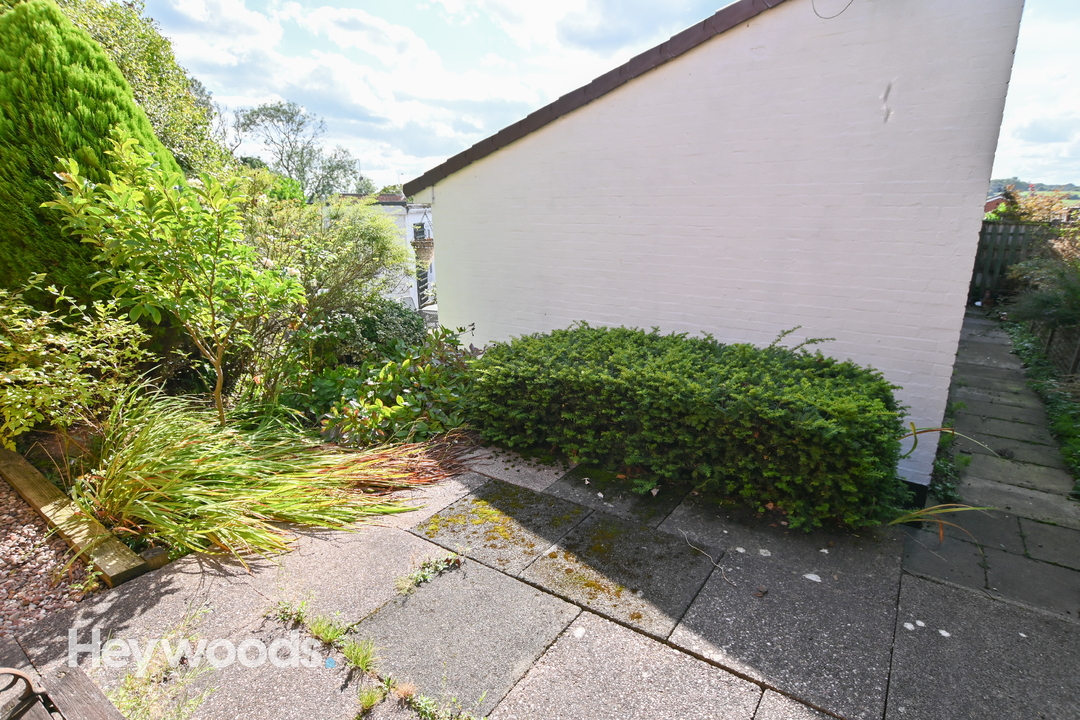 2 bed semi-detached bungalow for sale in Clayton, Newcastle-under-Lyme  - Property Image 11