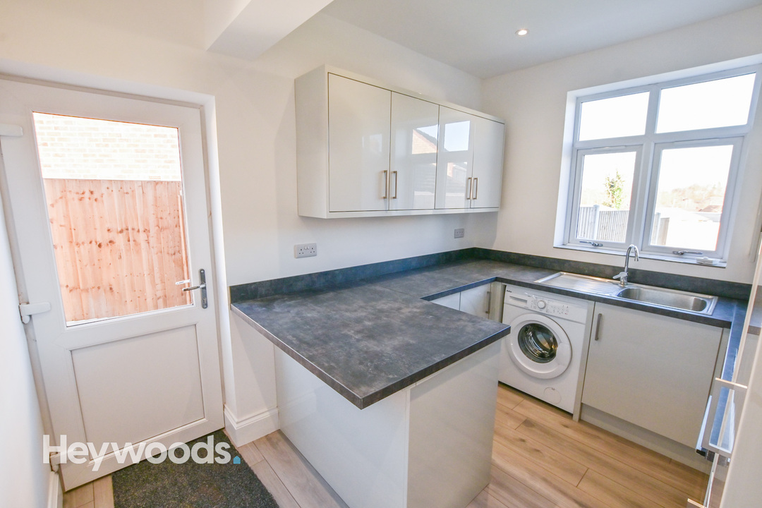 3 bed detached house to rent in Heron Cross, Stoke on Trent  - Property Image 13