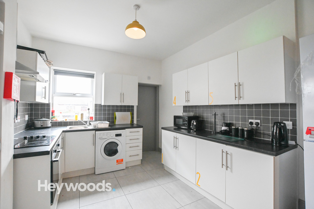 1 bed house of multiple occupation to rent in Hanley, Stoke-on-Trent  - Property Image 9
