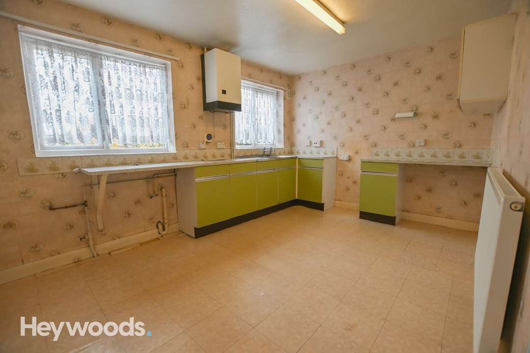 3 bed town house for sale in Knutton, Newcastle-under-Lyme  - Property Image 4