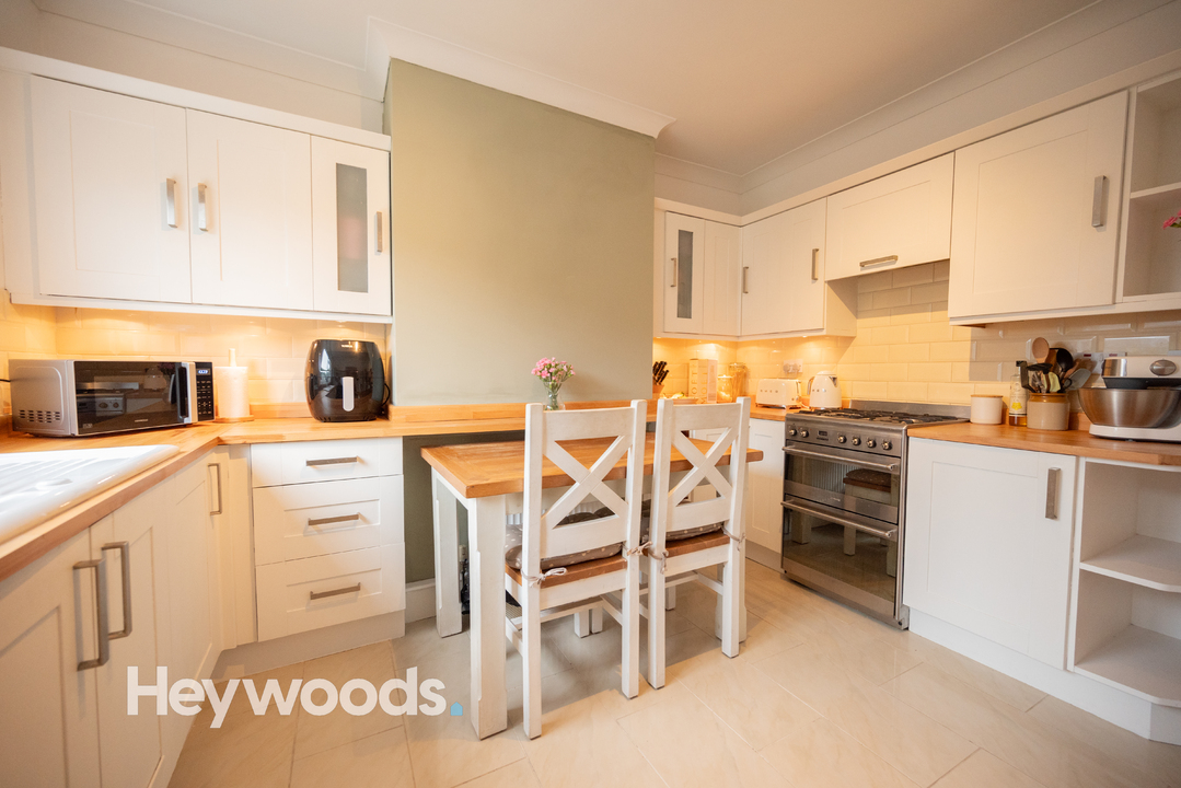 2 bed semi-detached house for sale in Blurton, Stoke-on-Trent  - Property Image 4