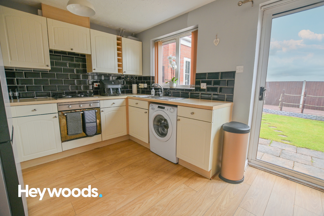 3 bed semi-detached house to rent in Basford, Stoke-on-Trent  - Property Image 7
