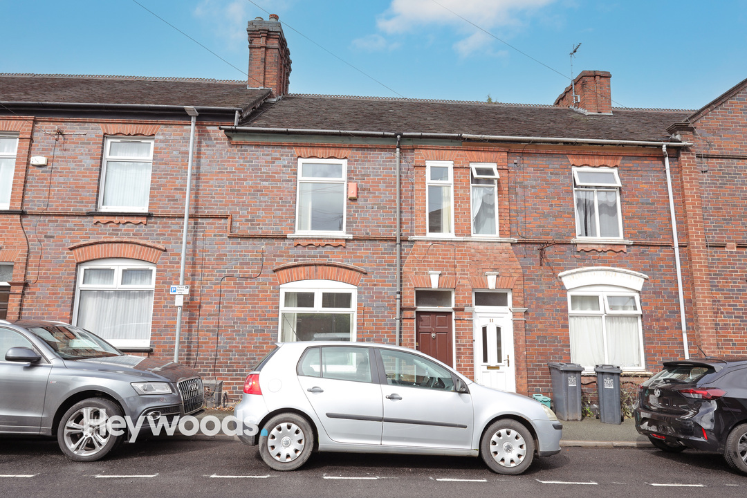 3 bed terraced house to rent in Well Street, Newcastle-under-Lyme - Property Image 1