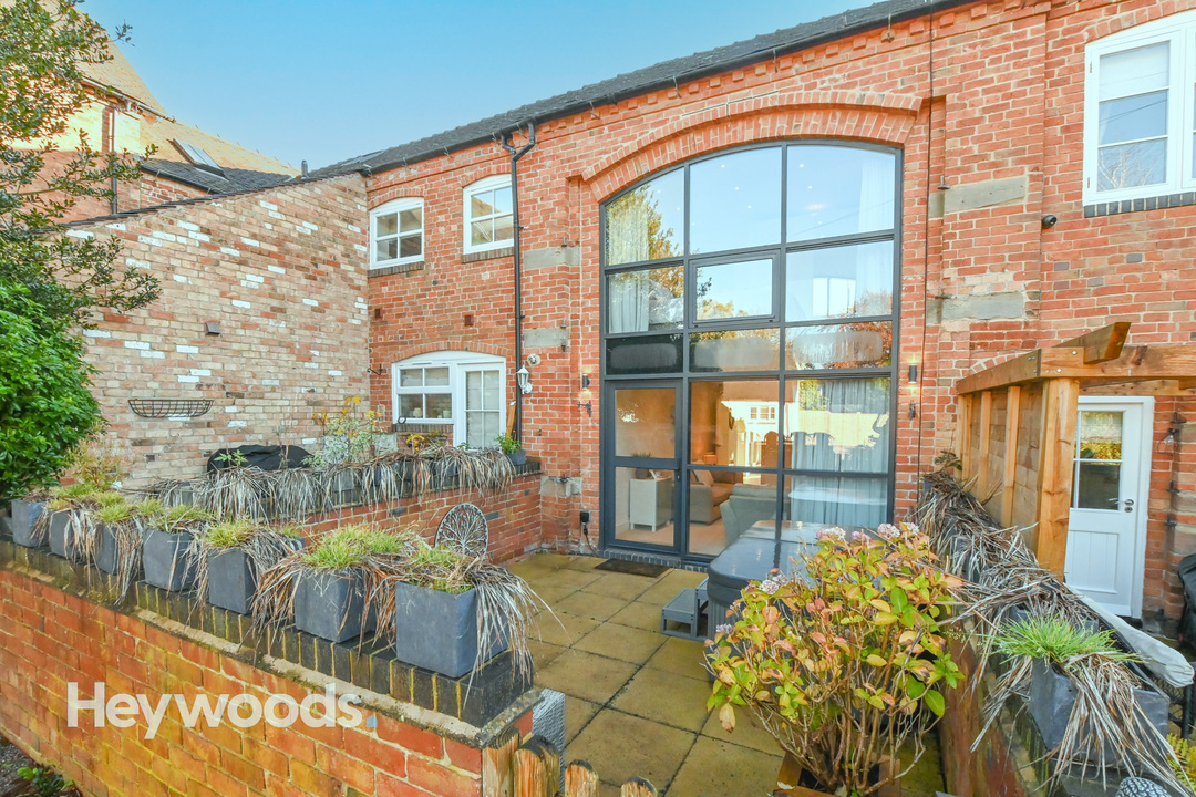 2 bed barn conversion to rent in Walton Bank, Stafford  - Property Image 1