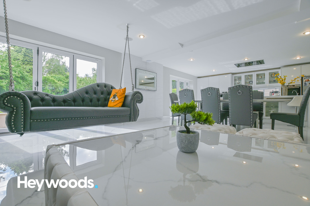 6 bed detached house to rent in Westlands, Newcastle-under-Lyme, ST5