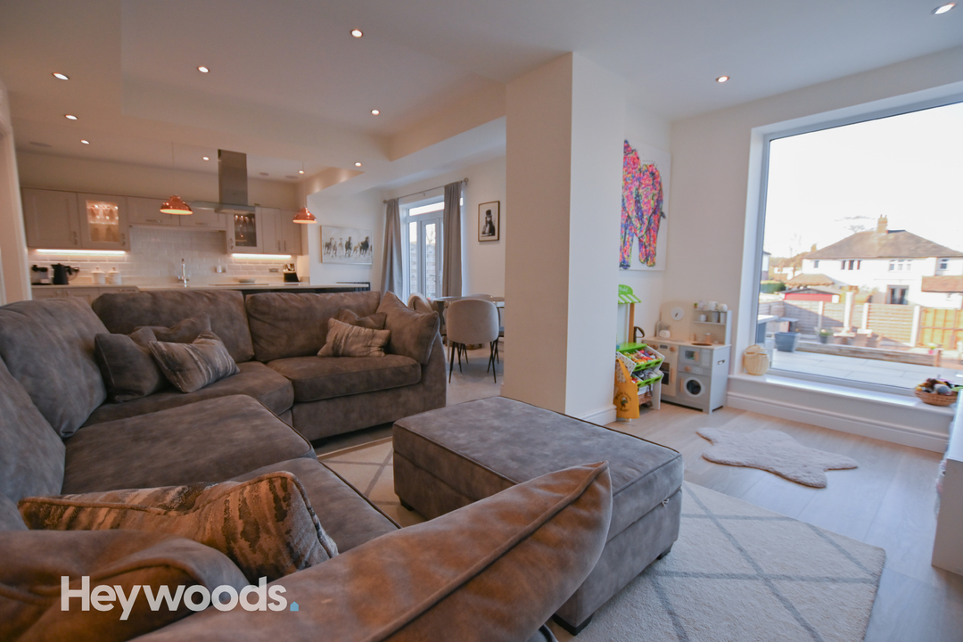 4 bed semi-detached house for sale in Westlands, Newcastle-under-Lyme  - Property Image 9