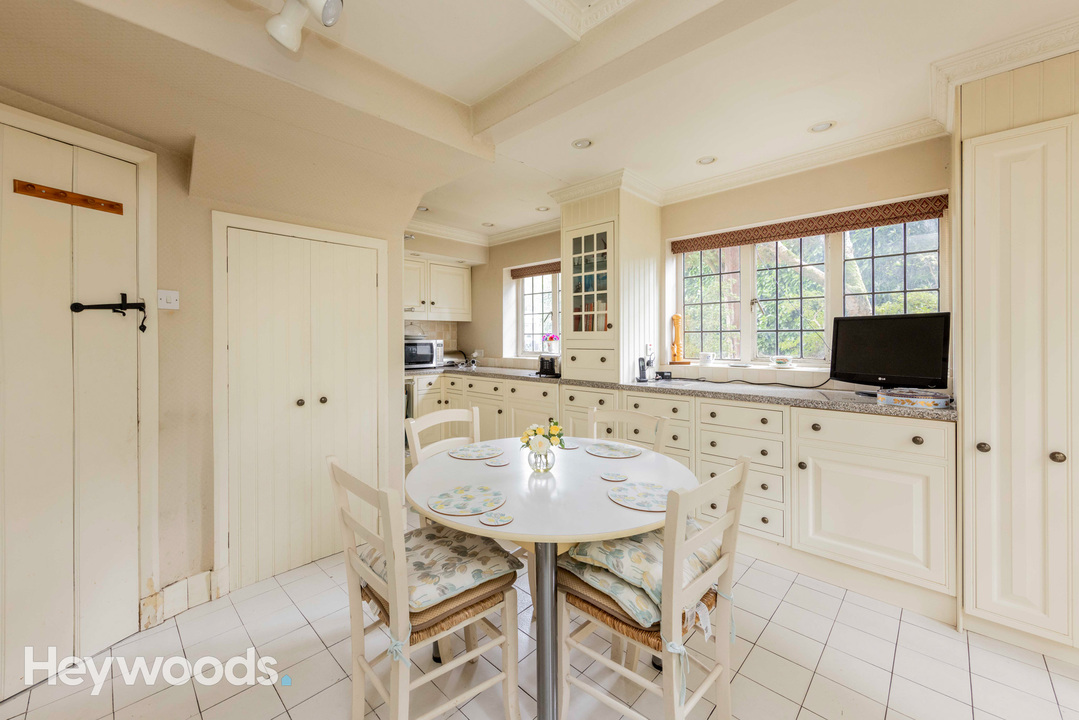 5 bed detached house for sale, Newcastle-under-Lyme  - Property Image 7