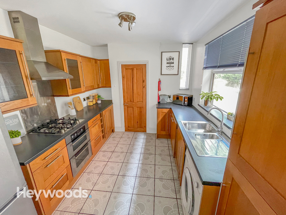 4 bed house of multiple occupation to rent in Albany Road, Newcastle-under-Lyme  - Property Image 6