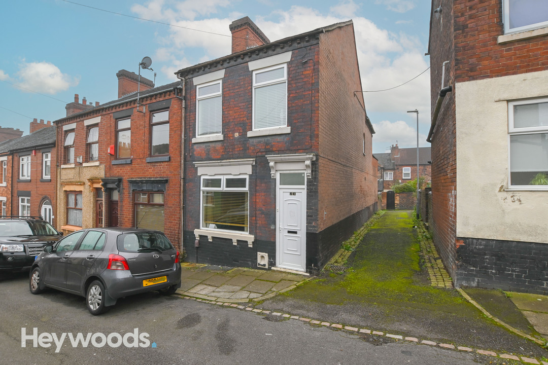 2 bed end of terrace house for sale in Penkhull, Stoke-on-Trent - Property Image 1