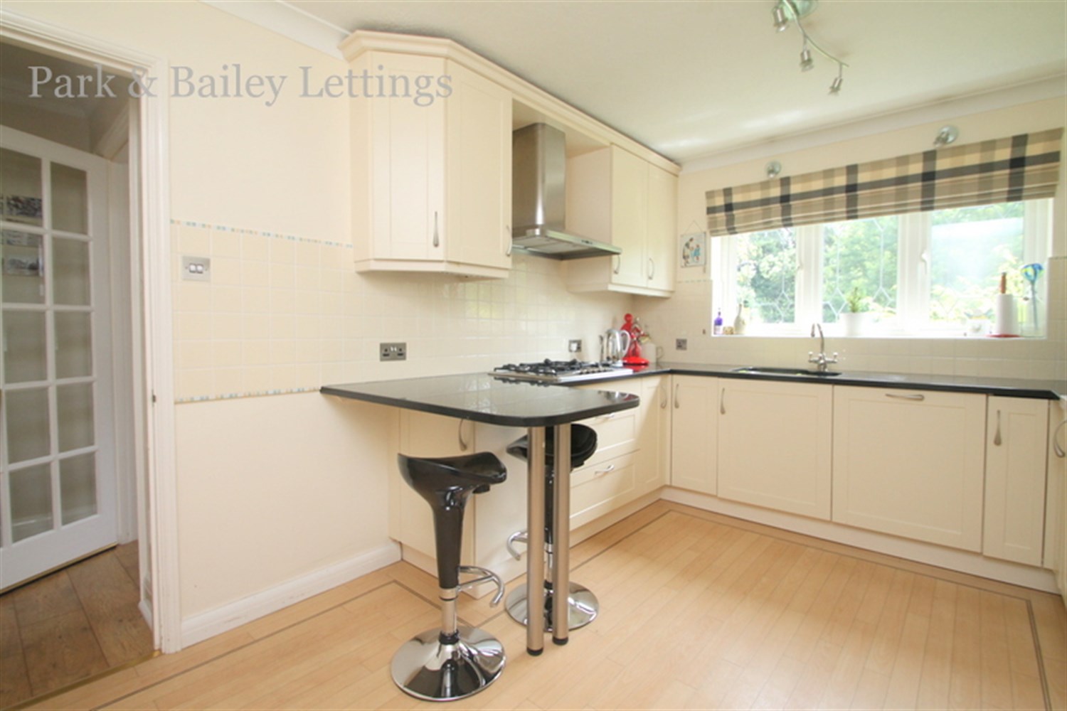 4 bed to rent in Mayes Close, Warlingham  - Property Image 6