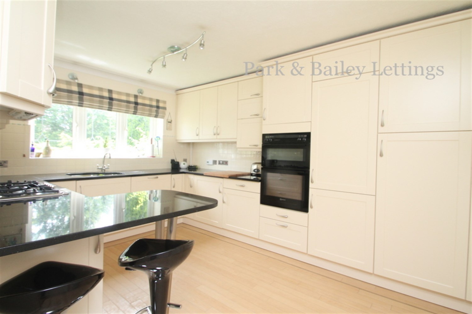 4 bed to rent in Mayes Close, Warlingham  - Property Image 5