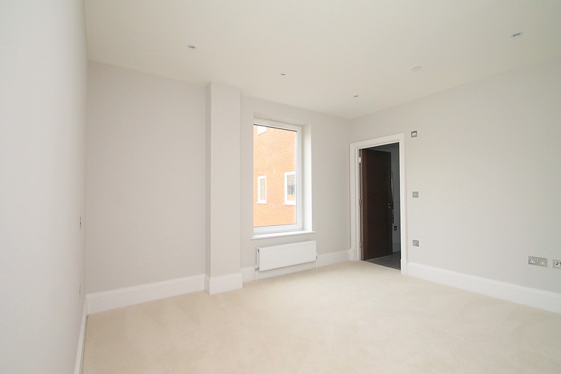2 bed to rent in Croydon Road, Caterham  - Property Image 5