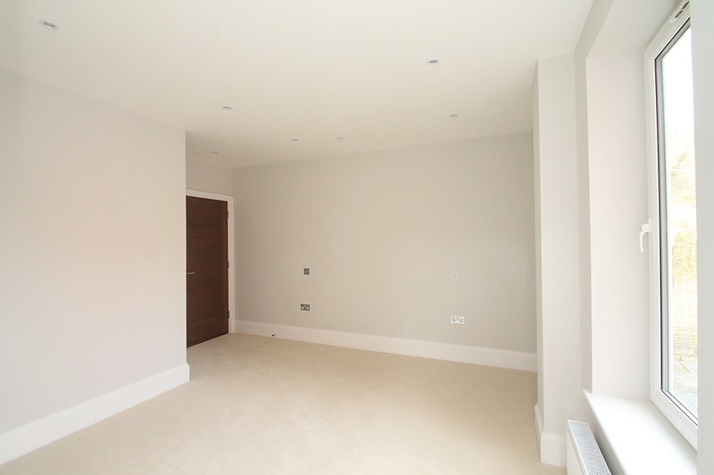 2 bed to rent in Croydon Road, Caterham  - Property Image 7