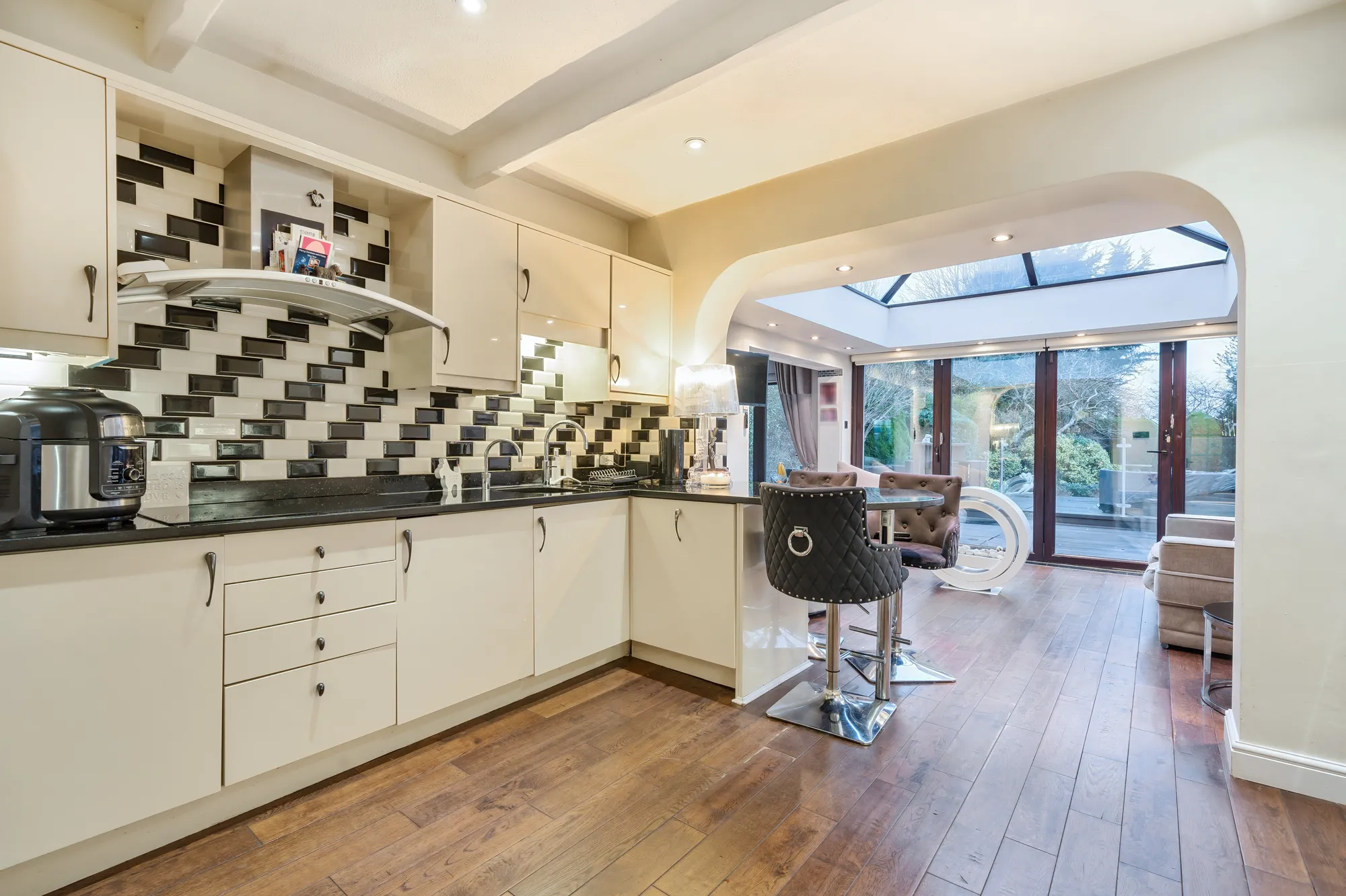 4 bed detached house for sale in Hillcroft Avenue, Purley  - Property Image 8