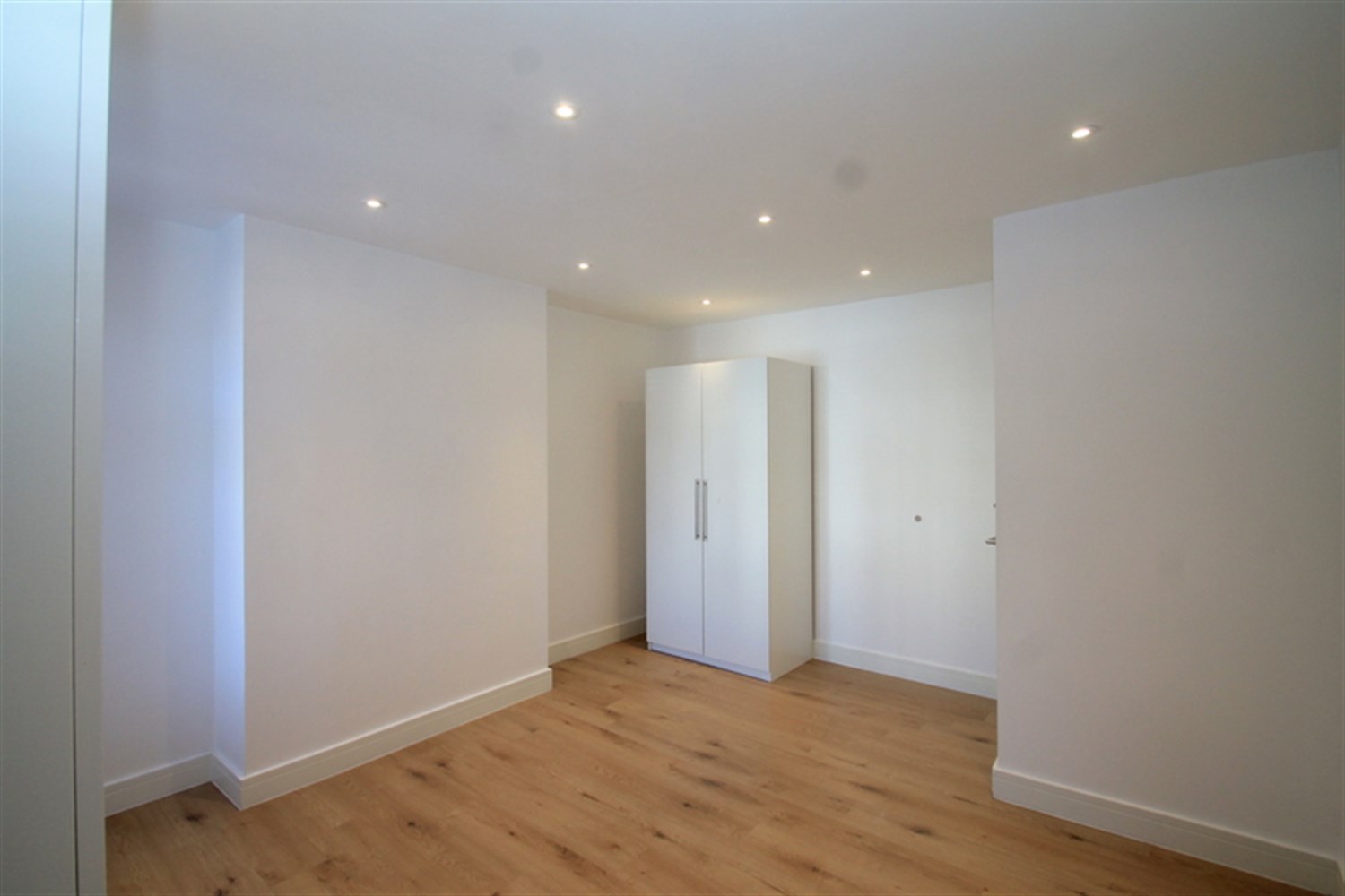 2 bed to rent in Brighton Road, Purley  - Property Image 5