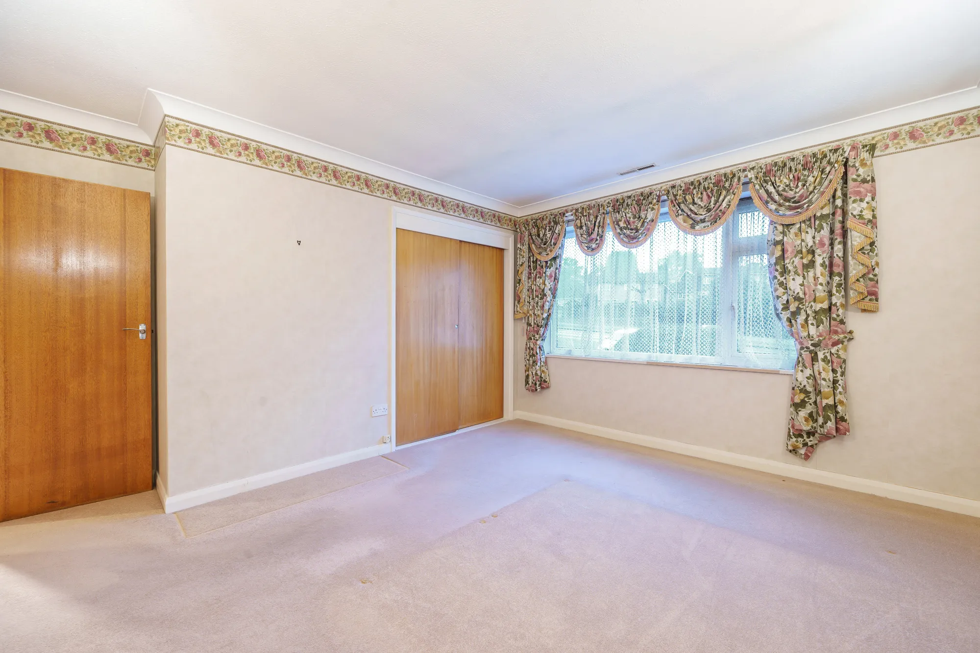4 bed detached house for sale in Hillbury Road, Warlingham  - Property Image 8